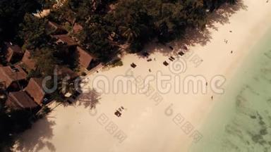 泰国珊瑚岛无人驾驶飞机从100米的高度拍摄了该岛周围的珊瑚。